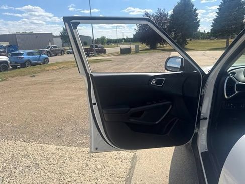Used 2020 Kia Soul S FWD image 18