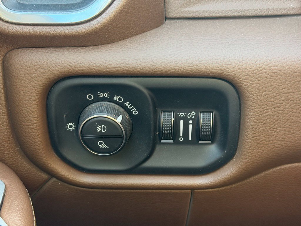 Used 2023 RAM 2500 Laramie AWD/4WD image 11