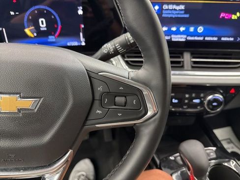 Used 2025 Chevrolet Trax LT w/ LT Convenience Package FWD image 23