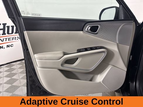 Used 2025 Kia Soul LX w/ LX Technology Package FWD image 9