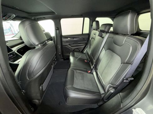 Used 2025 Jeep Grand Cherokee Altitude image 24