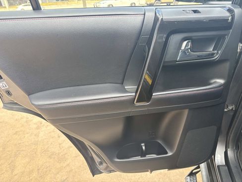 Used 2018 Toyota 4Runner TRD Off-Road Premium image 12