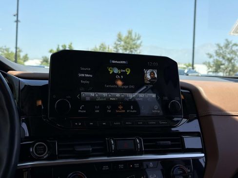 Used 2022 Nissan Pathfinder Platinum w/ Cargo Package FWD image 10