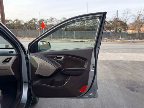 Used 2014 Hyundai Tucson SE image 23