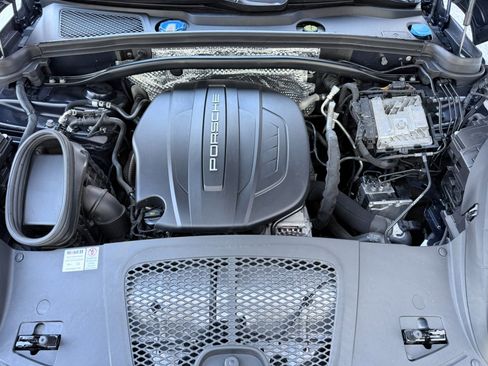 Used 2019 Porsche Macan image 45