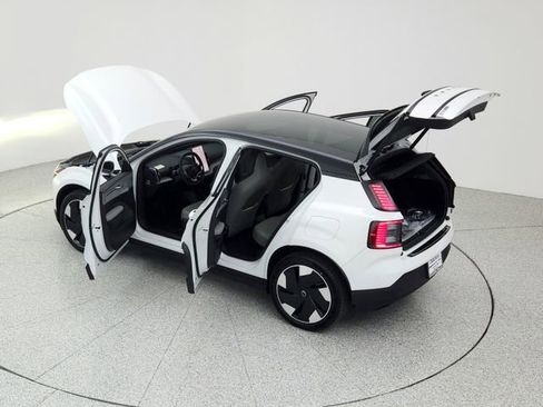 New 2025 Volvo EX30 Plus w/ Protection Package Premier image 16