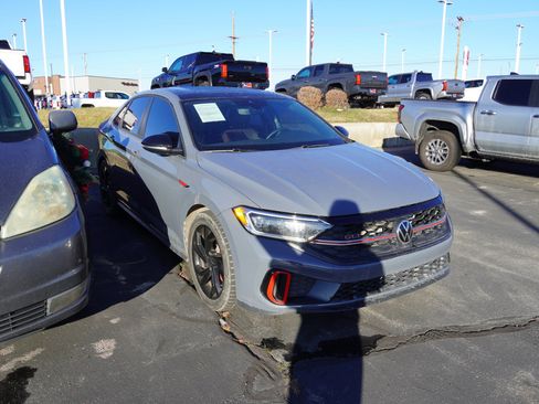 Used 2023 Volkswagen Jetta GLI Autobahn image 2