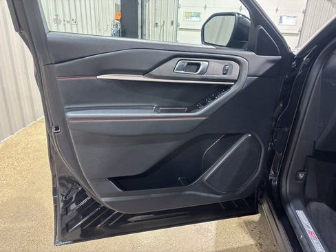 Used 2025 Ford Explorer ST-Line w/ ST-Line Street Pack image 14