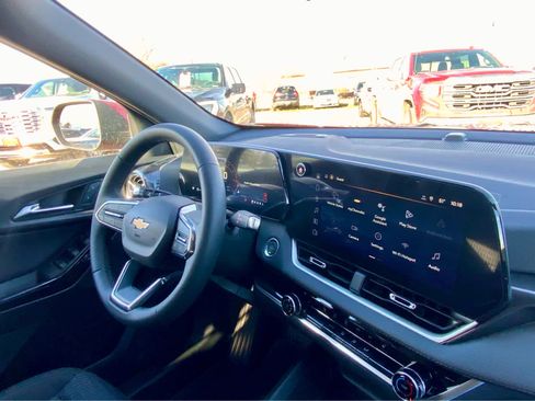 New 2026 Chevrolet Equinox LT image 38