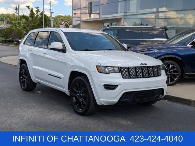 Used 2020 Jeep Grand Cherokee Altitude RWD image 9