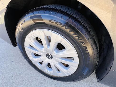 Used 2020 Toyota Prius LE image 36