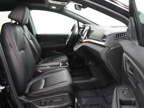 Used 2024 Honda Odyssey Sport image 11