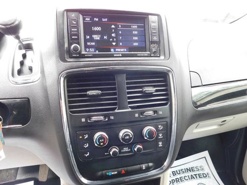 Used 2018 Dodge Grand Caravan SXT FWD image 31