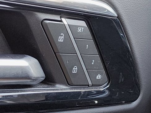 Certified 2025 Chevrolet Suburban LT RWD image 28