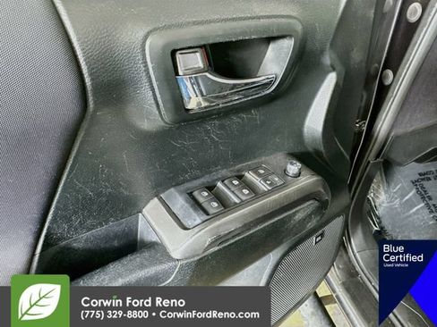 Used 2017 Toyota Tacoma TRD Sport AWD/4WD image 22