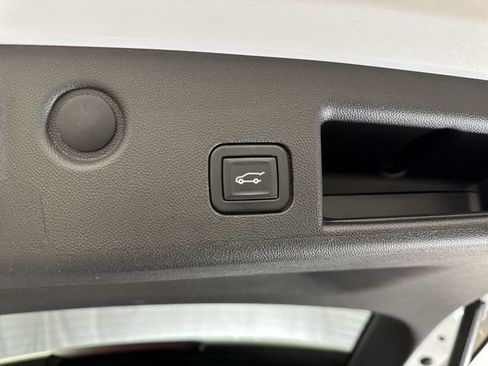 Used 2022 Chevrolet Equinox RS w/ RS Leather Package FWD image 27