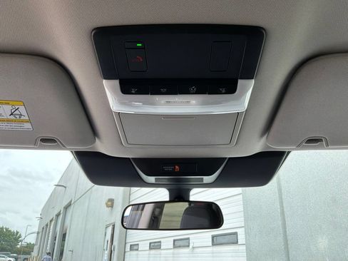 Used 2025 Nissan Pathfinder SV FWD image 16