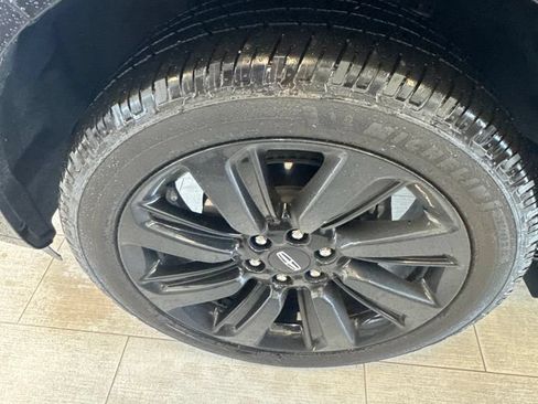 Used 2022 Lincoln Navigator Reserve RWD image 2