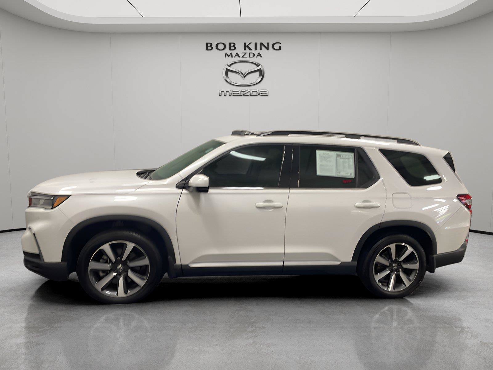 Used 2025 Honda Pilot Touring image 2