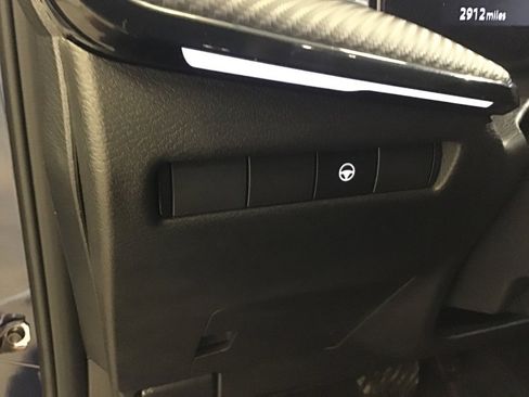 Used 2025 Nissan Kicks SR image 27