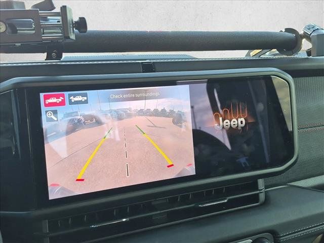 Used 2025 Jeep Gladiator Rubicon AWD/4WD image 8