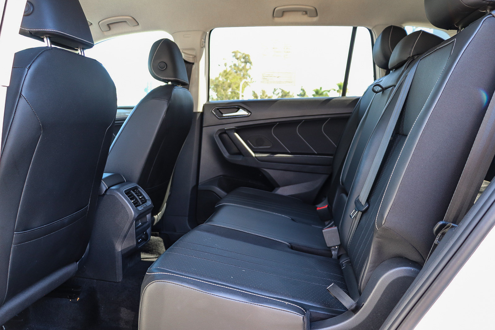 Used 2023 Volkswagen Tiguan SE FWD image 19