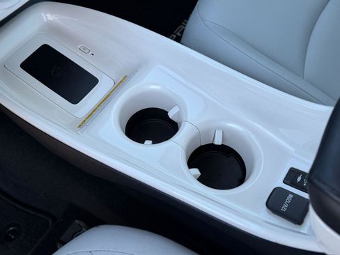 Used 2017 Toyota Prius Three Touring w/ Carpet Mat Package image 23