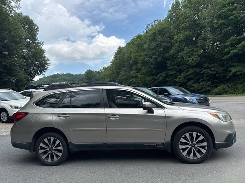 Used 2015 Subaru Outback 2.5i Limited AWD/4WD image 1