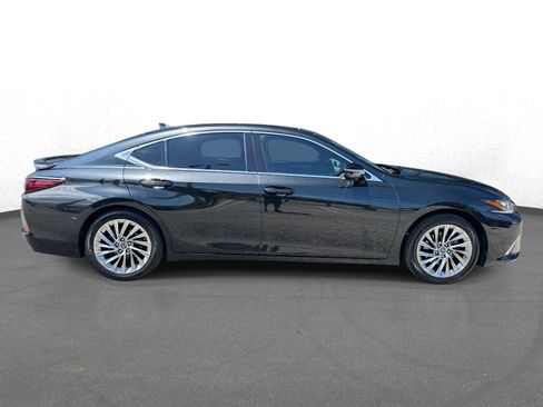 Certified 2022 Lexus ES 350 Ultra Luxury w/ Accessory Package 2 FWD image 2
