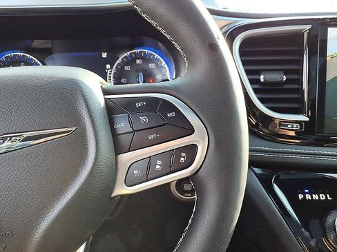 Used 2026 Chrysler Pacifica Limited FWD image 31