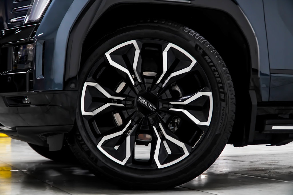 Used 2025 GMC Sierra EV Denali AWD/4WD image 8