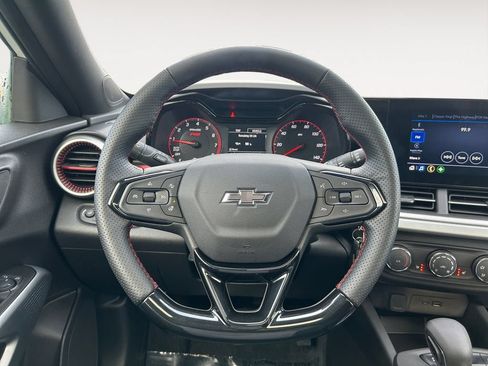 Used 2025 Chevrolet Trax RS w/ Sunroof Package FWD image 14