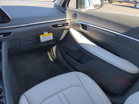 Used 2022 Hyundai Sonata Limited FWD image 15