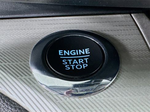 Used 2022 Ford Explorer XLT w/ Equipment Group 202A image 35