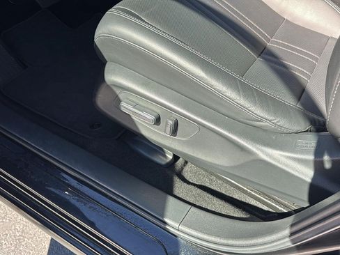 Certified 2025 Honda HR-V EX-L image 15