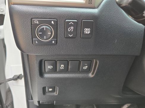Used 2017 Lexus GX 460 Luxury w/ Preferred Accessory Package AWD/4WD image 32