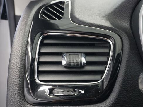 Certified 2018 Jeep Compass Limited image 49