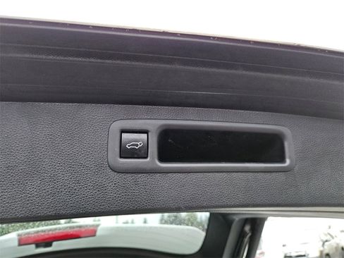 Used 2022 Toyota Highlander XLE image 12