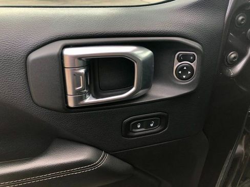 Used 2018 Jeep Wrangler Unlimited Sahara w/ Dual Top Group image 18