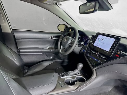Used 2022 Toyota Camry XLE image 30