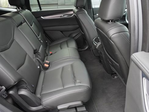 Certified 2025 Cadillac XT6 Luxury FWD image 7