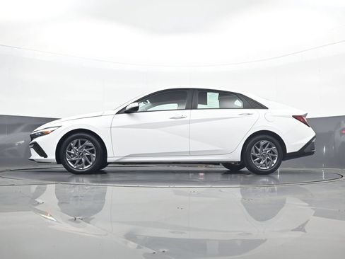 Certified 2024 Hyundai Elantra SEL FWD image 29