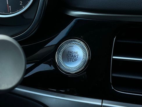 Used 2025 Genesis G70 2.5T image 29