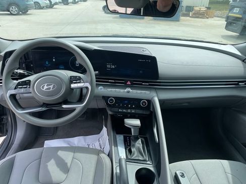 Used 2024 Hyundai Elantra SEL FWD image 22