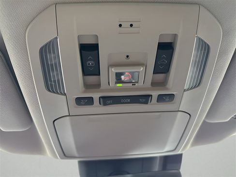 Used 2023 Toyota Highlander Limited image 35