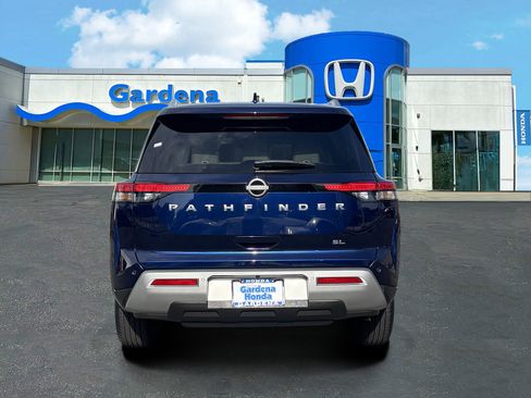 Used 2025 Nissan Pathfinder SL FWD image 5