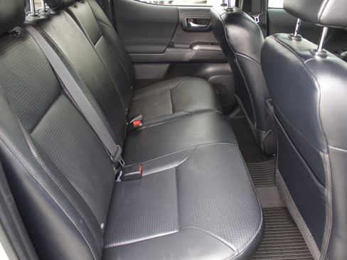 Used 2023 Toyota Tacoma TRD Off-Road w/ TRD Premium Off Road Package image 32