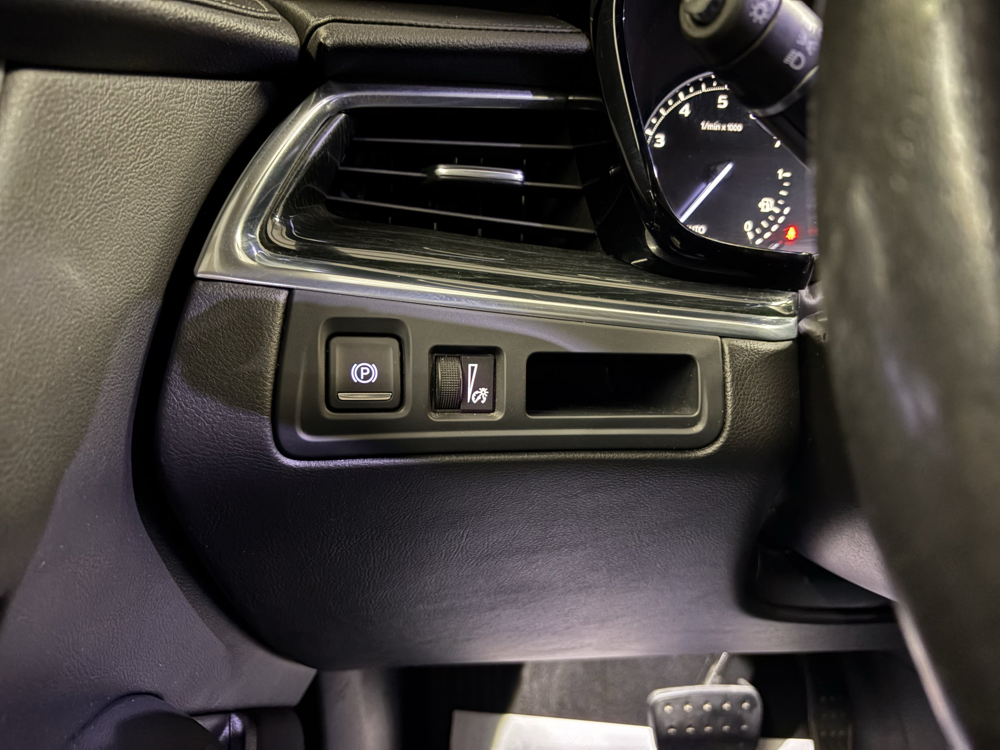 Used 2020 Cadillac XT5 Premium Luxury FWD image 19