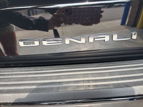 Used 2024 GMC Yukon XL Denali image 8
