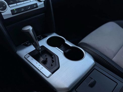 Used 2012 Toyota Camry SE w/ Leather Pkg image 12